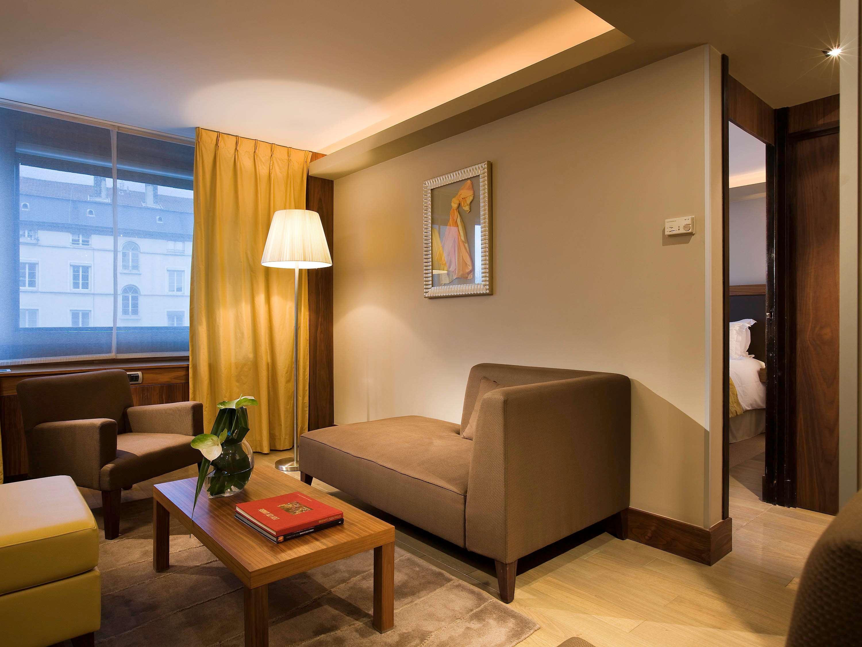 Sofitel Lyon Bellecour Hotel Екстериор снимка A suite at the hotel