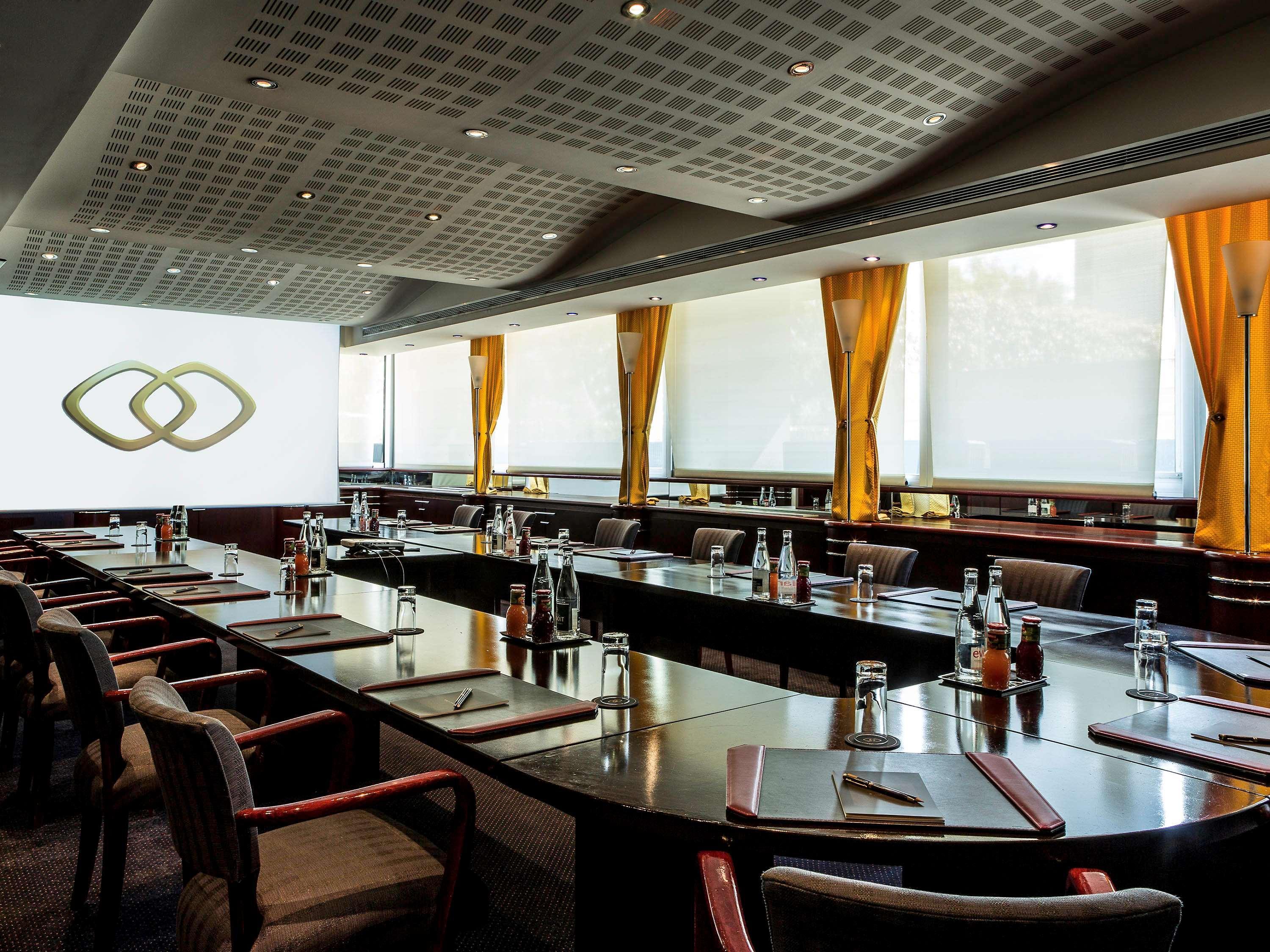 Sofitel Lyon Bellecour Hotel Екстериор снимка The meeting room of the European Economic and Social Committee