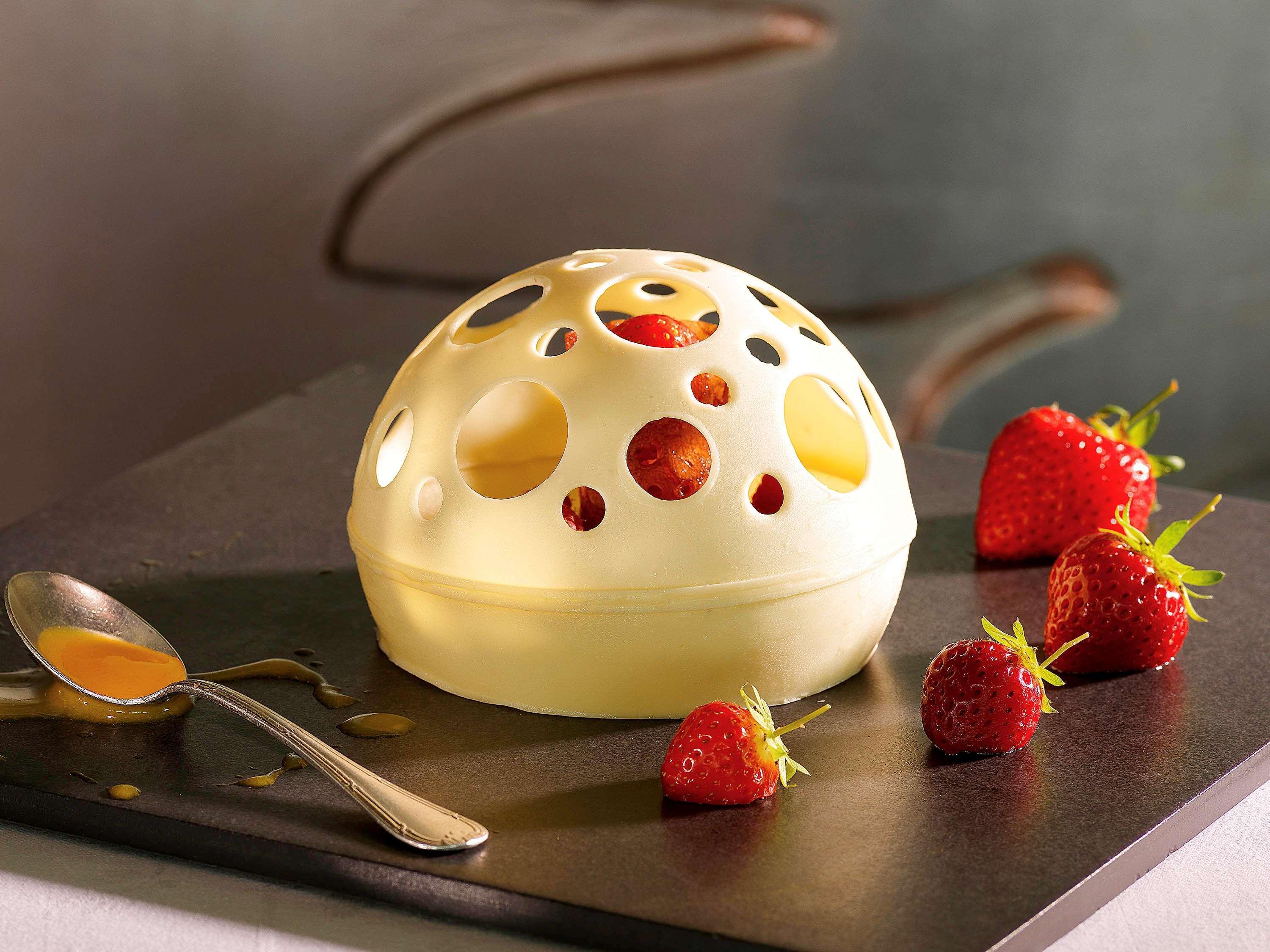 Sofitel Lyon Bellecour Hotel Екстериор снимка A strawberry bell