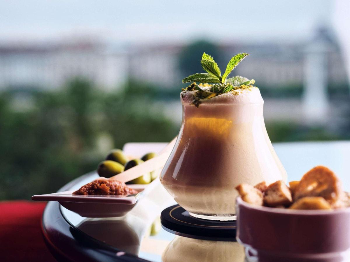 Sofitel Lyon Bellecour Hotel Екстериор снимка A glass of boza