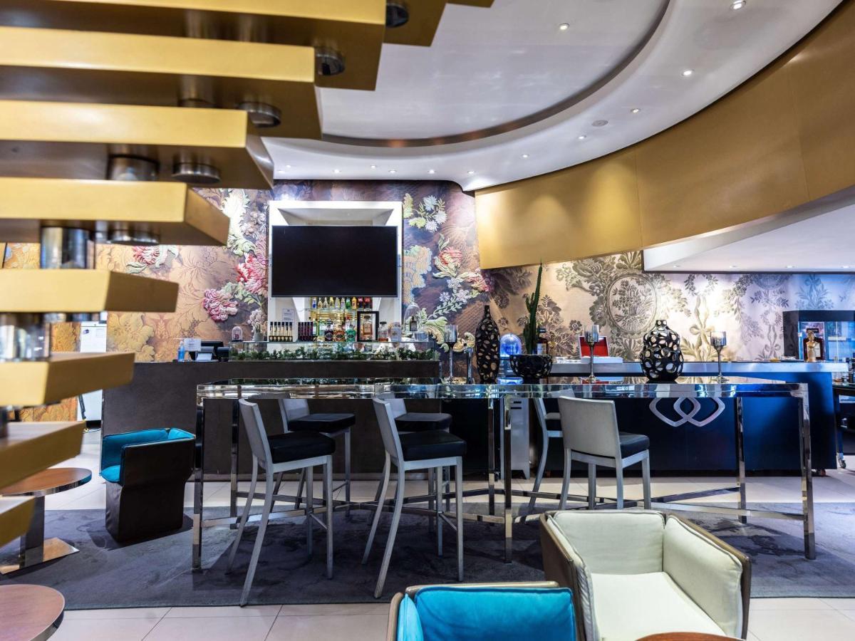 Sofitel Lyon Bellecour Hotel Екстериор снимка The bar at the lounge