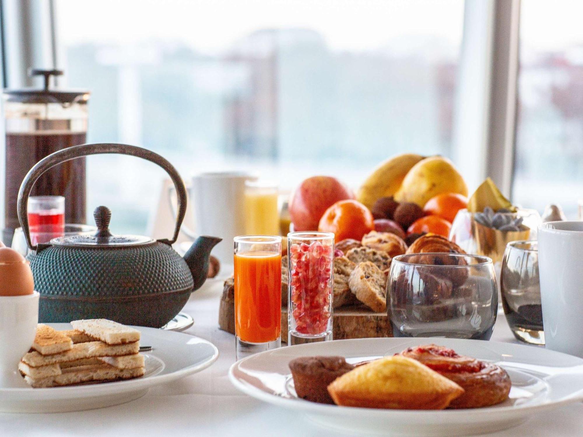 Sofitel Lyon Bellecour Hotel Екстериор снимка A breakfast buffet